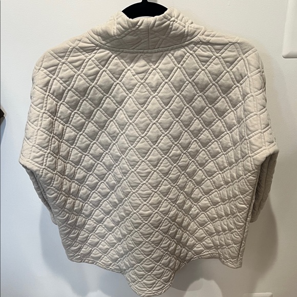 Tuckernuck Sport Cream/Tan Quilted Sweatshirt - Picture 3 of 3